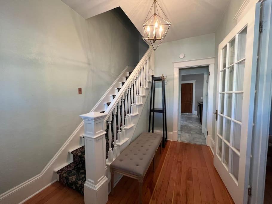 Timelessly Restored Home - Entirely Yours To Enjoy Билингс Екстериор снимка